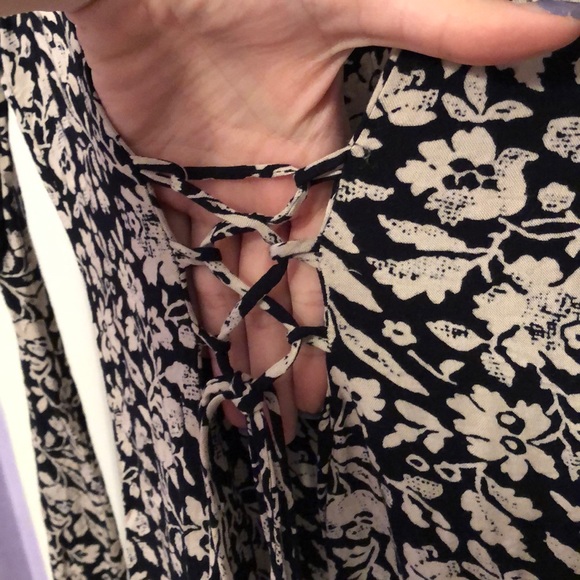 Long Sleeve Floral Romper 🌼 - Picture 4 of 4